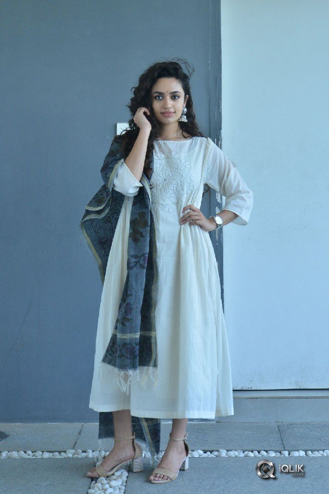 Malavika-Nair-New-Stills